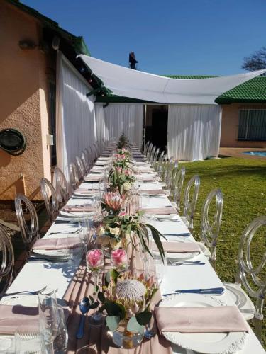 Elegant-Pink- -White-Set-up
